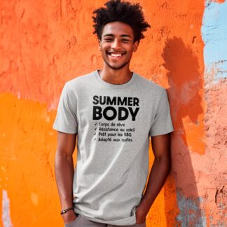 Homme souriant portant un t-shirt d'été gris avec une inscription : Femme souriante portant un tshirt d'été gris avec une inscription : JSummer Body